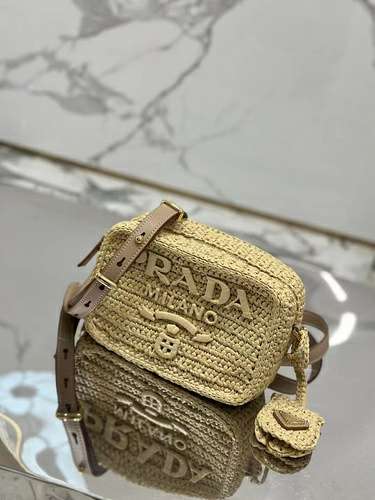 Picture of Prada Lady Handbags _SKUfw147130455fw